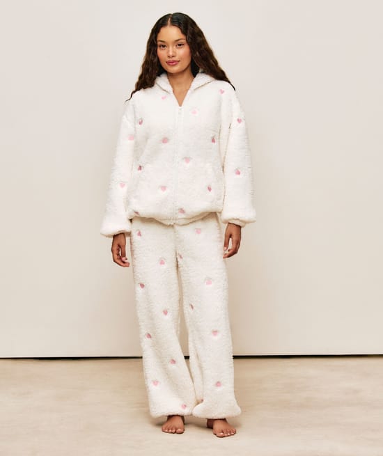Pantalon en sherpa brod&eacute; de coeurs;