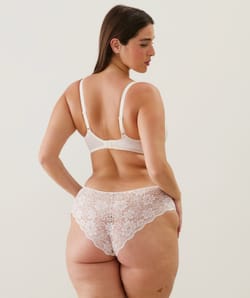 Balconette bra in lace;