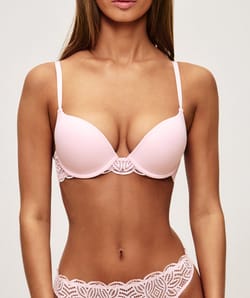 Ultra push-up lace bra;