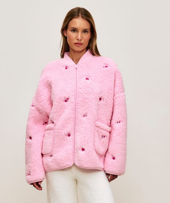 Chaqueta de forro polar sherpa bordada con flores;
