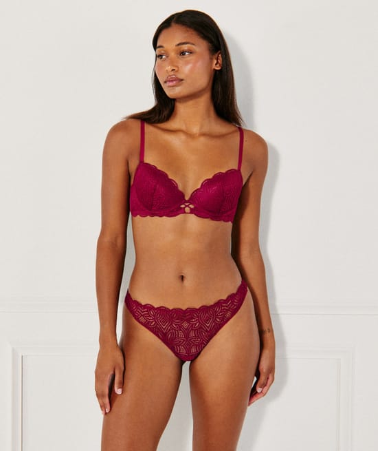 Tanga en dentelle;