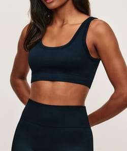 Seamless cycling shorts;