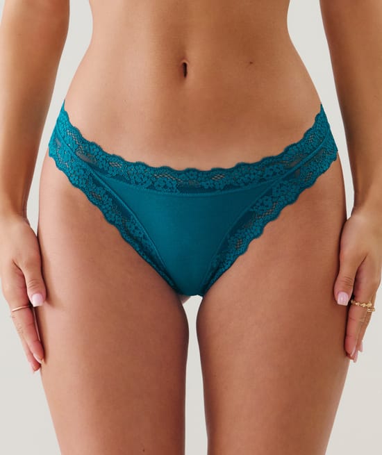 Tanga de encaje;