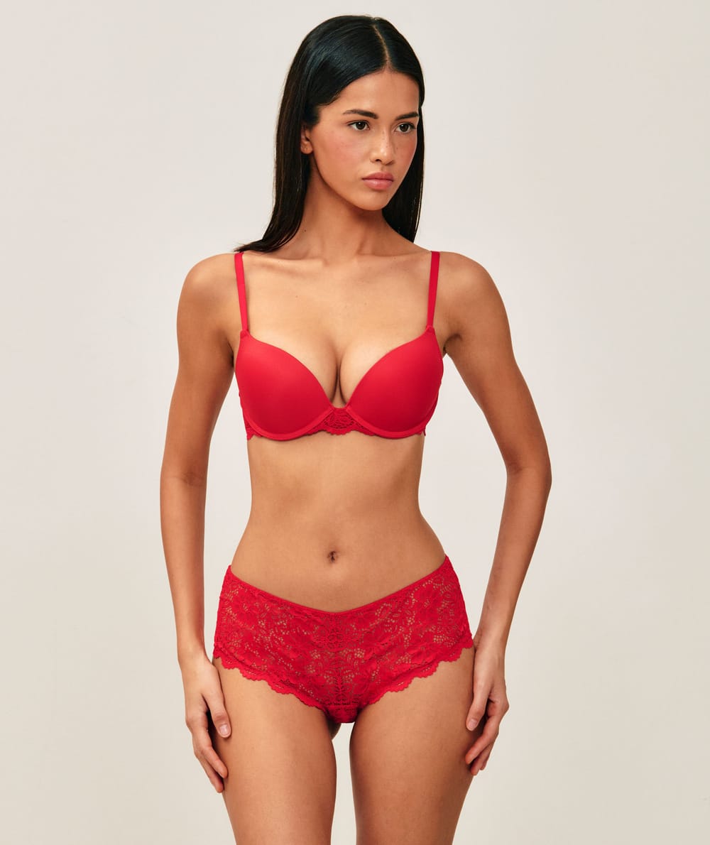 Ultra push-up bra with lace details;