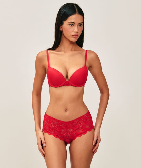 Ultra push-up bra with lace details;