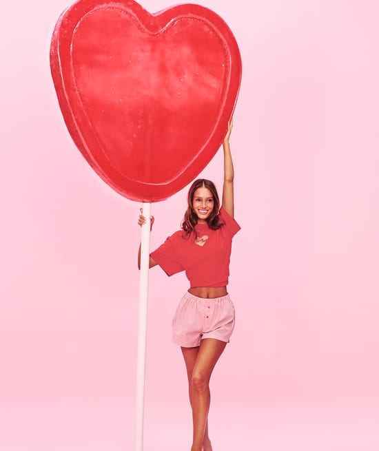 Cotton t-shirt with "Love me" embroidered heart;