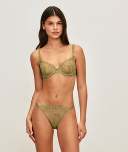 Culotte en dentelle florale;