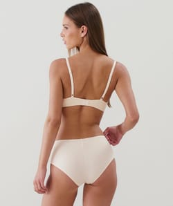 Brassière ampliforme en microfibre;