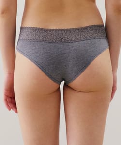 Plain hipsters with leopard lace;