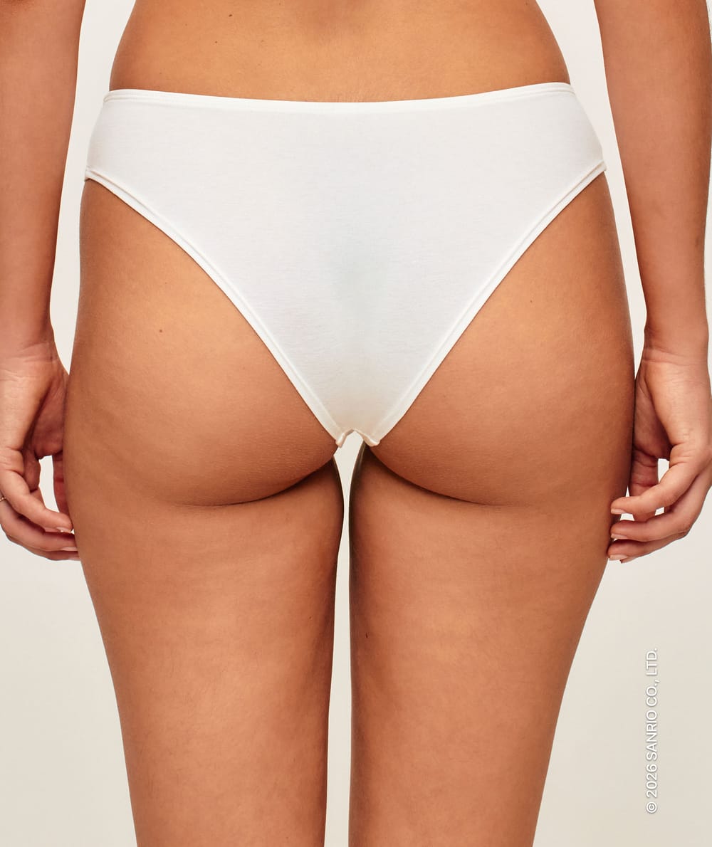 Pack of 3 cotton Hello Kitty panties;