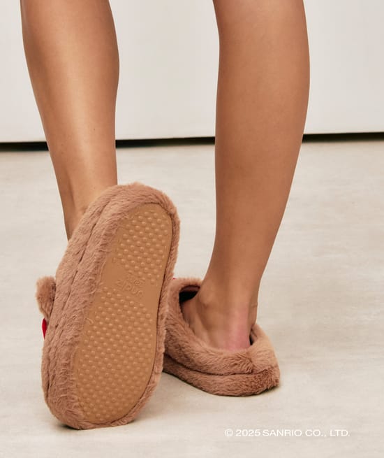 Hello Kitty fleece slippers;