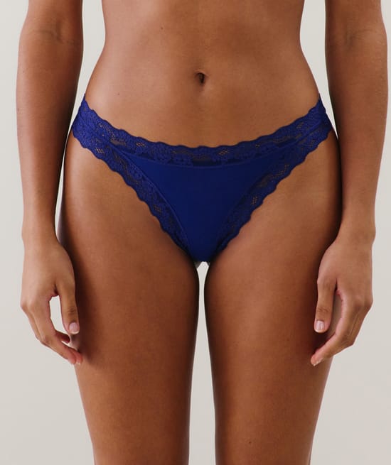 Tanga en coton et dentelle bleu;