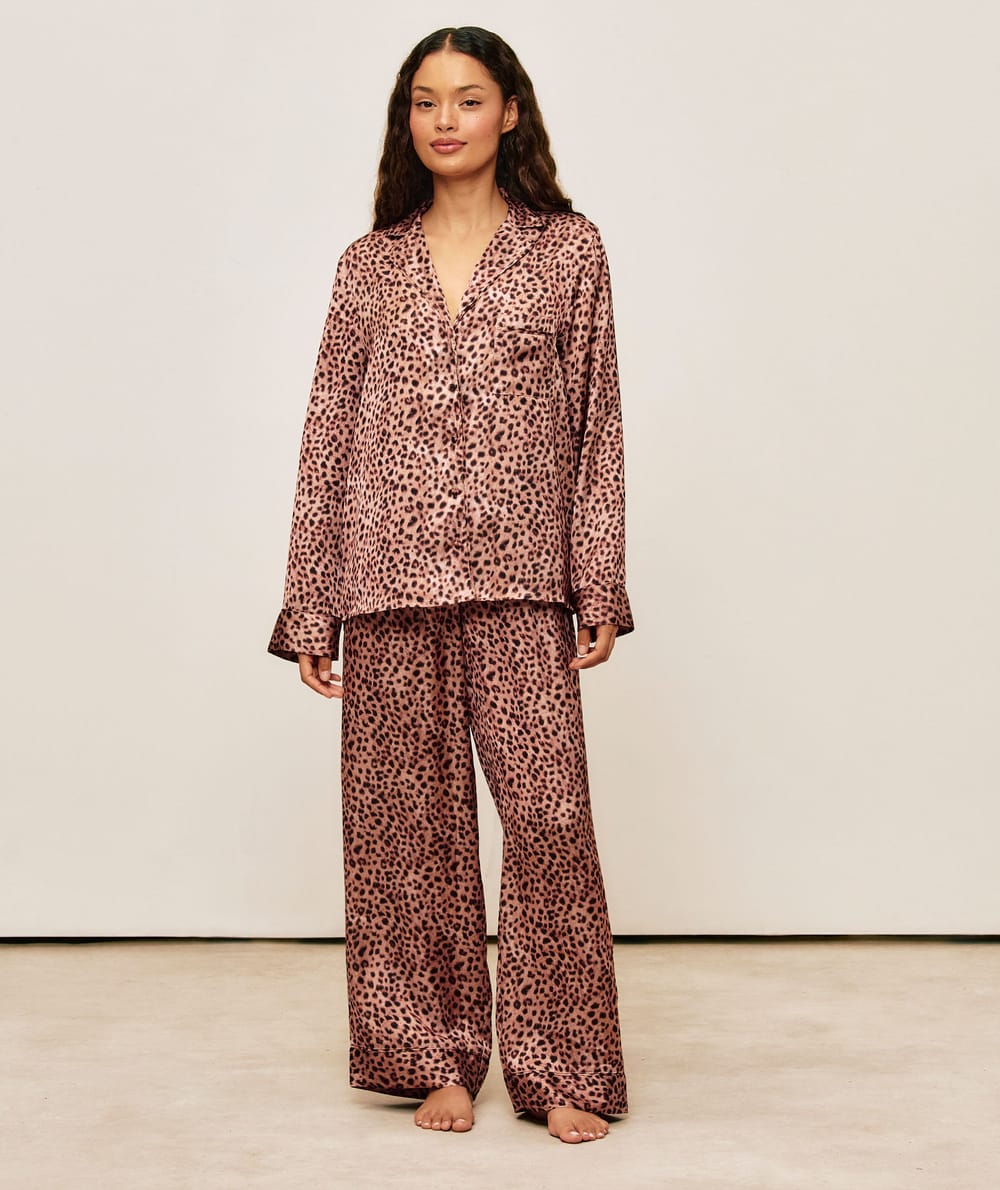 Pantalon en satin imprim&eacute; l&eacute;opard;