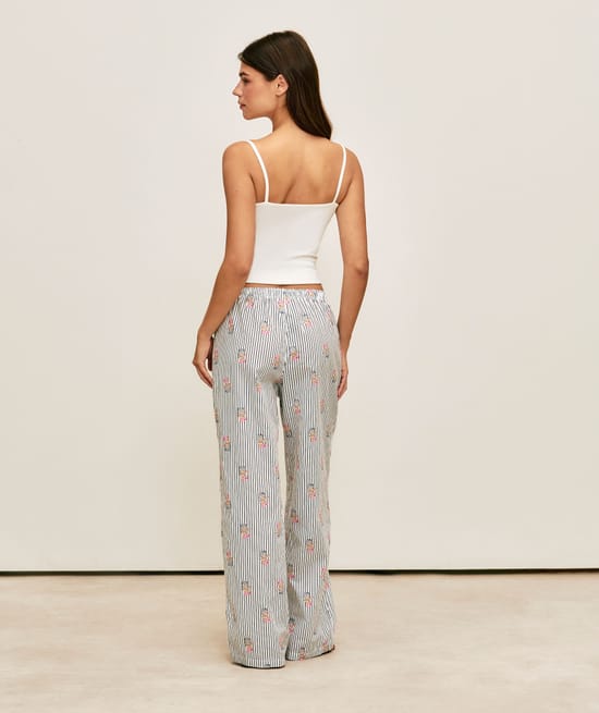 Striped trousers with bear print;