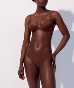 Soutien-gorge ampliforme en microfibre;