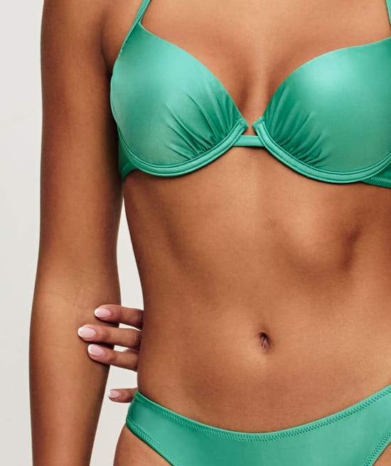 Briefs - Bikini bottoms;