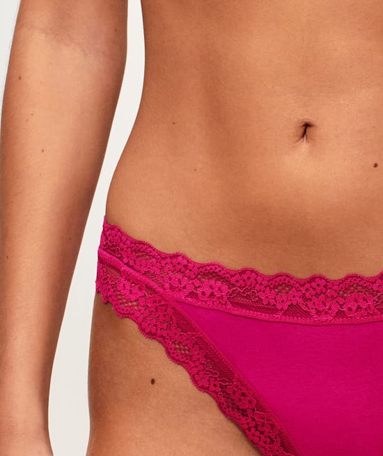 Tanga en coton avec dentelle;