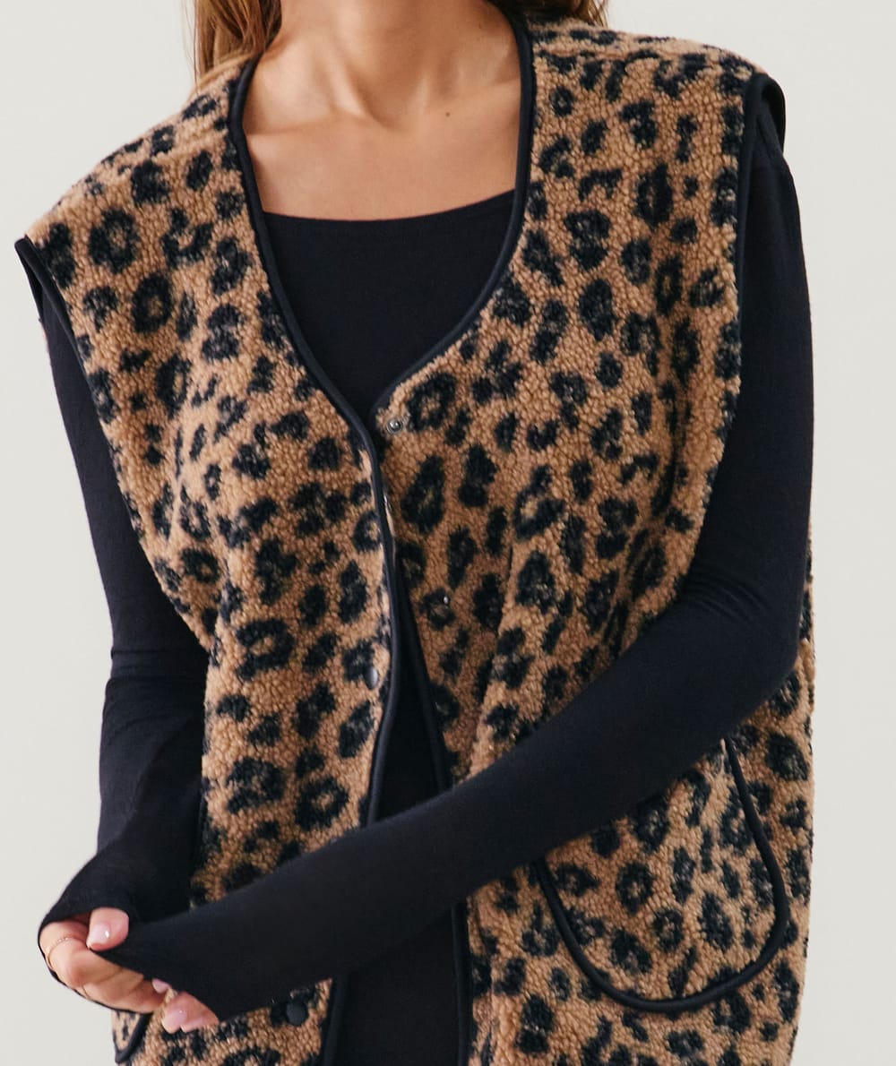 Leopard print sherpa gilet;