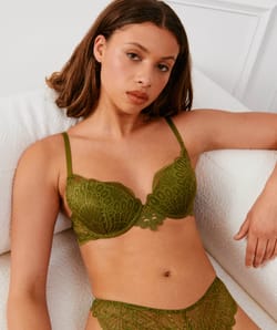 Soutien-gorge ampliforme en dentelle;