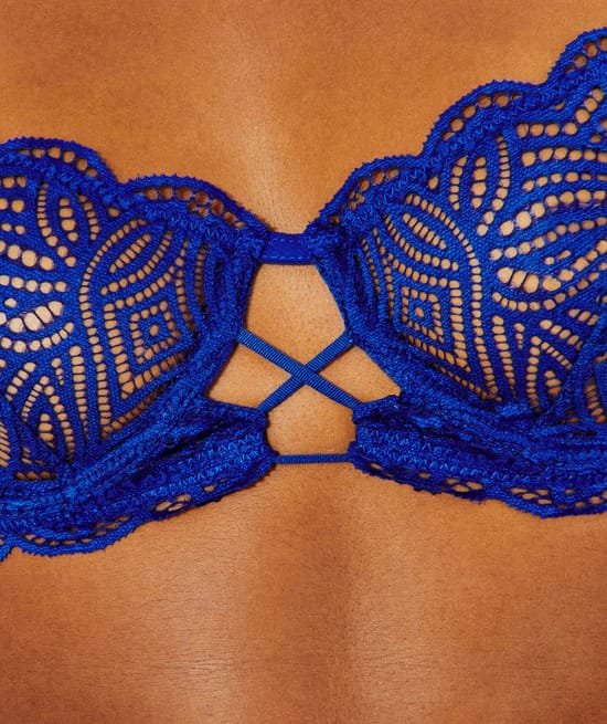 Lace balconette bra;