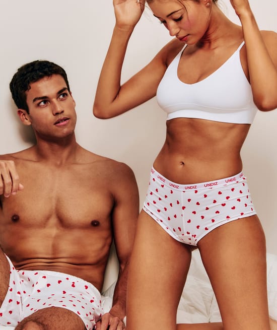 Cotton hipsters with heart motifs;