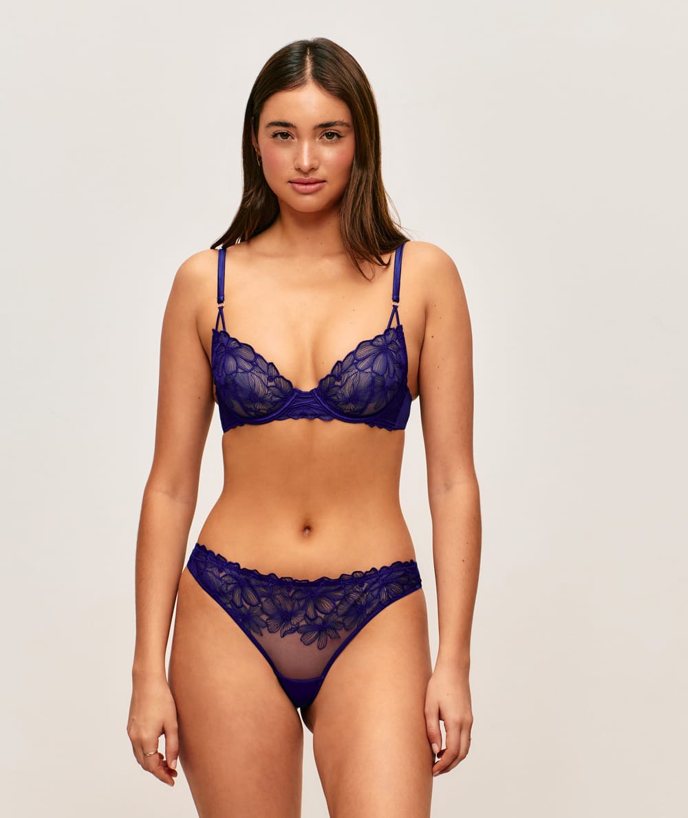 Bralette with floral embroidery;