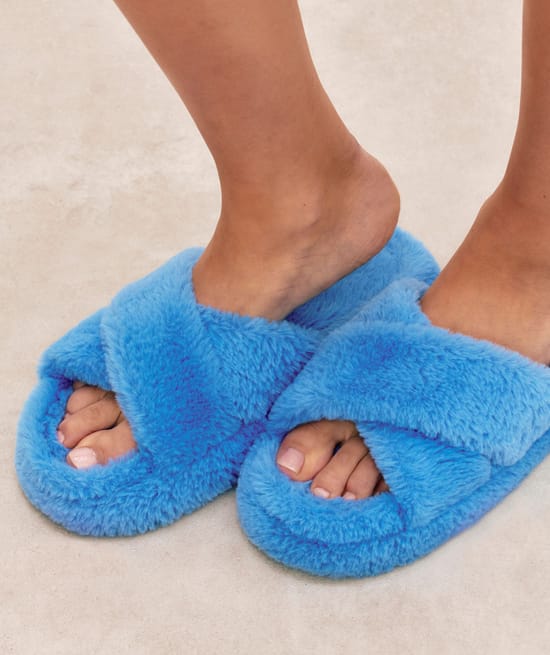 Fleece slippers;