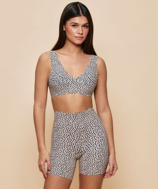 Seamless microfibre shorts with leopard print;