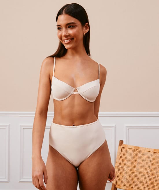 High-leg briefs - bikini bottoms;