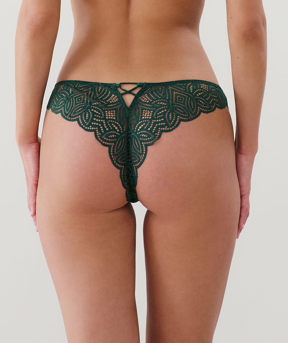 Tanga en dentelle;