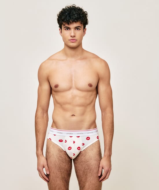 Cotton briefs with mouth pattern;