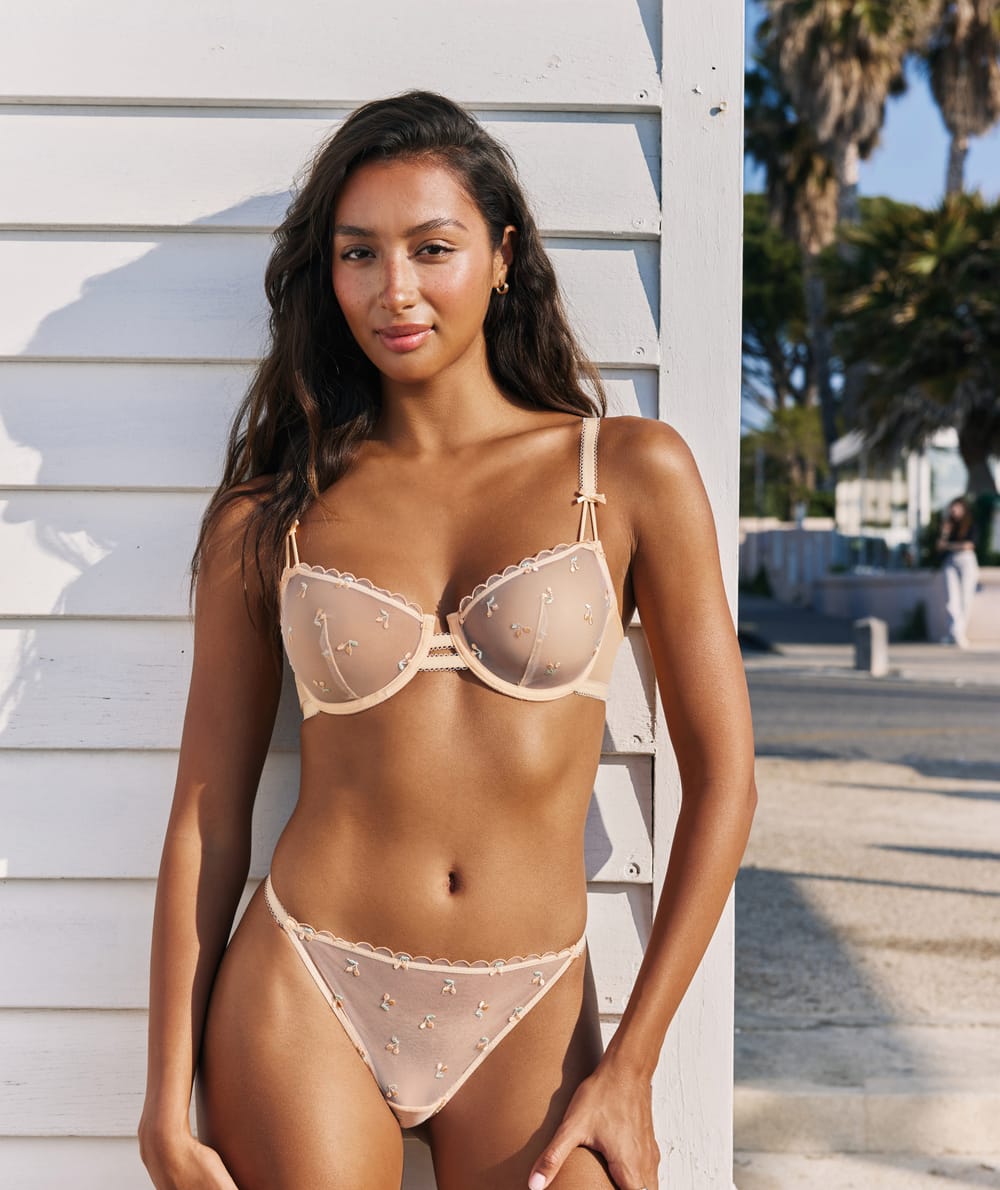 Tanga avec broderies cerises;