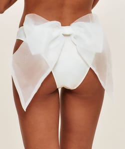 Satin panties with bow;