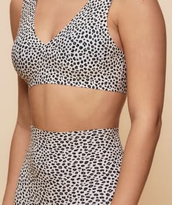 Seamless microfibre shorts with leopard print;