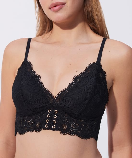 Wire-free triangle bra with lacing;