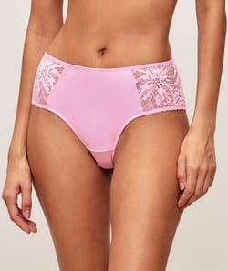Shorty en satin et dentelle;