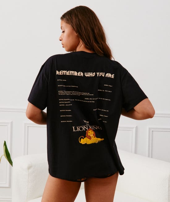 Short en molleton Le Roi Lion;