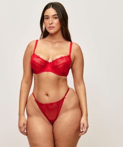 Soutien-gorge corbeille avec broderies;