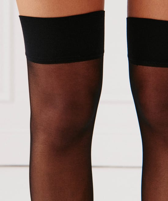 20 denier sheer stockings;
