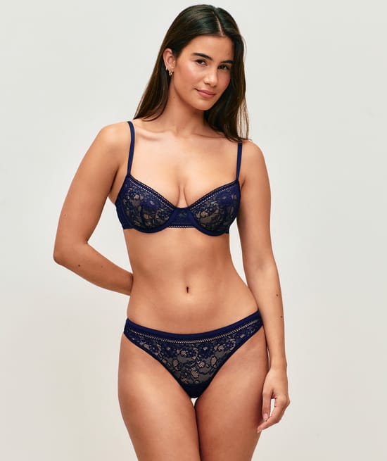 Balconette bra in lace;