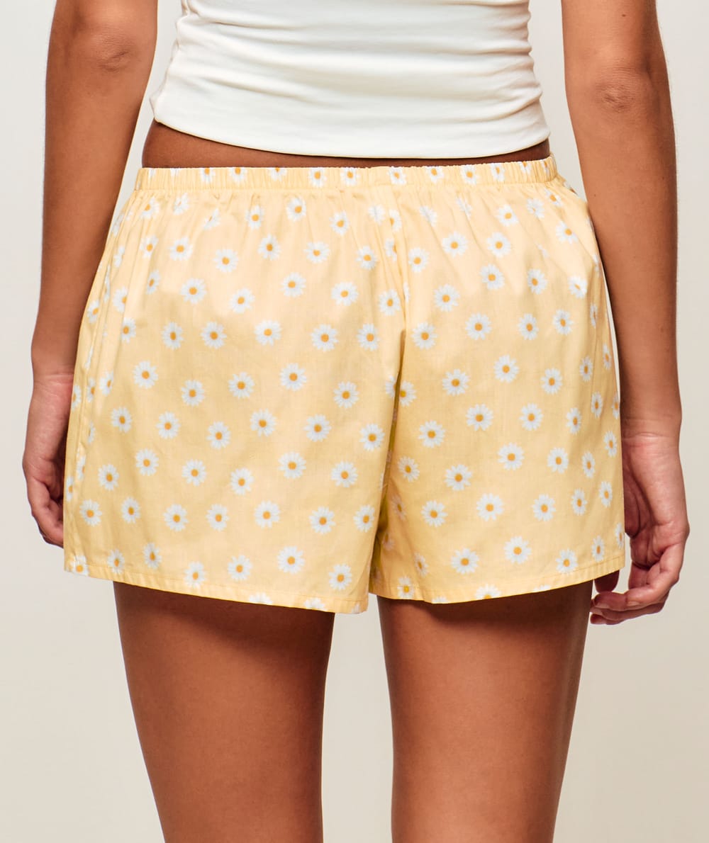 Cotton shorts with floral patterns;