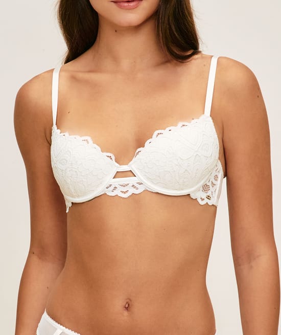 Lace padded bra;