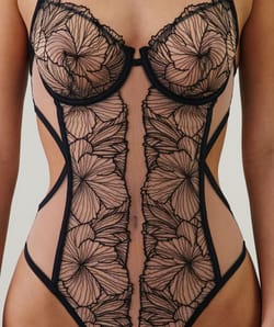 Body corbeille en mesh avec broderies;