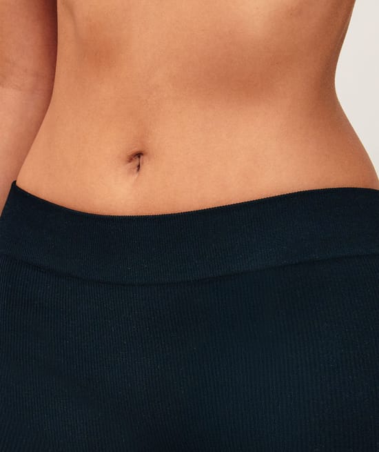 Shorty in seamless;