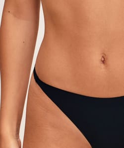 Tanga deportiva de microfibra;