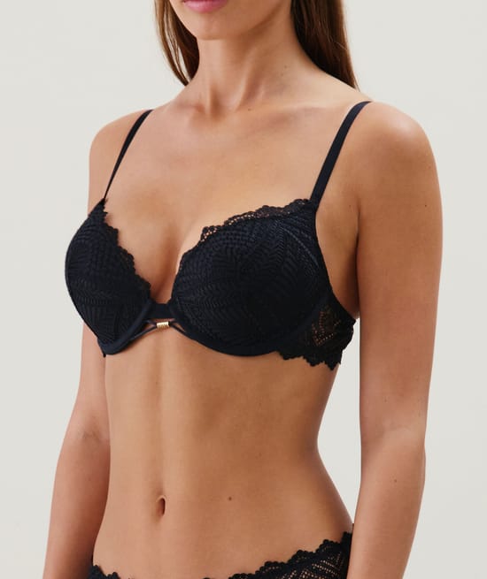 Ultra push-up lace bra;