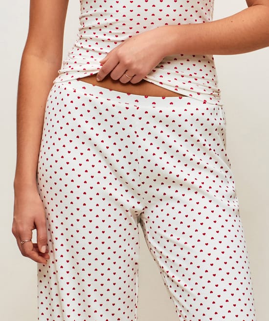 Jersey pants with heart patterns;