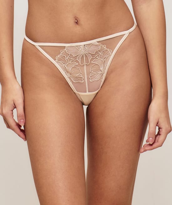 String avec broderies;