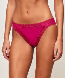 Cotton thong with lace;