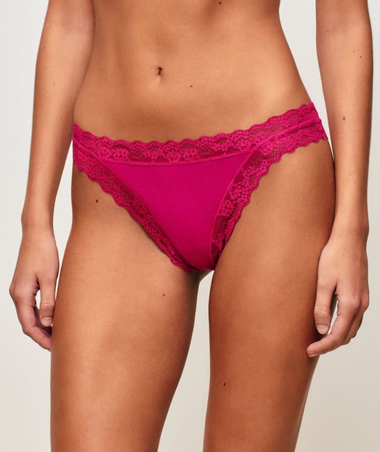 Cotton thong with lace;